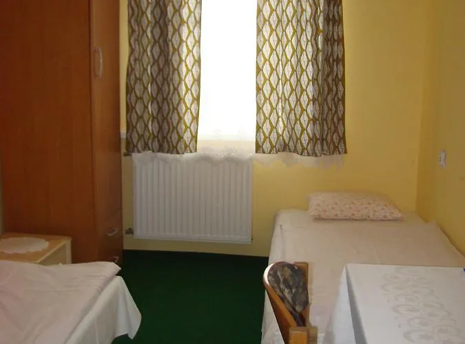 Pod Debem ホテル *